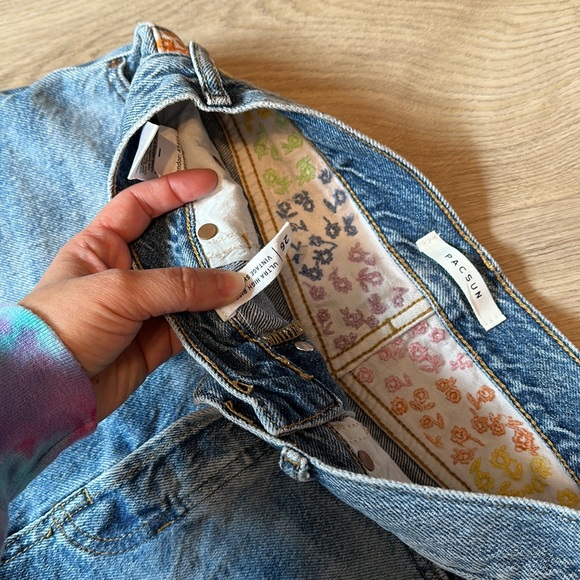 PacSun Denim Raw Edge Rainbow Floral Summer Shorts Women’s 26 Small - Picture 3 of 4